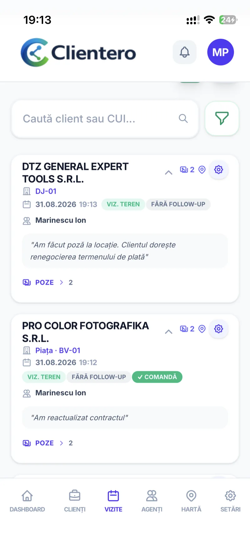 Istoricul de vizite din Clientero, cu numărul de poze atașate afișat pe fiecare vizită, lângă client și dată